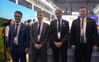 Juan Pazo visitó el stand del IPCVA en la CIIE de China