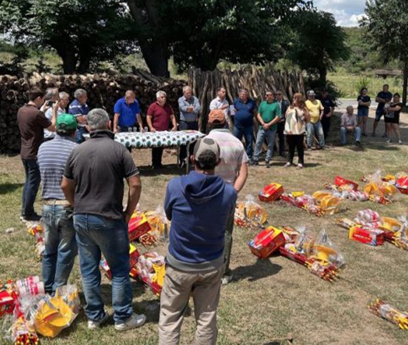 Incendios: Busso entregó equipamiento, materiales y aportes a productores afectados en Las Palmas