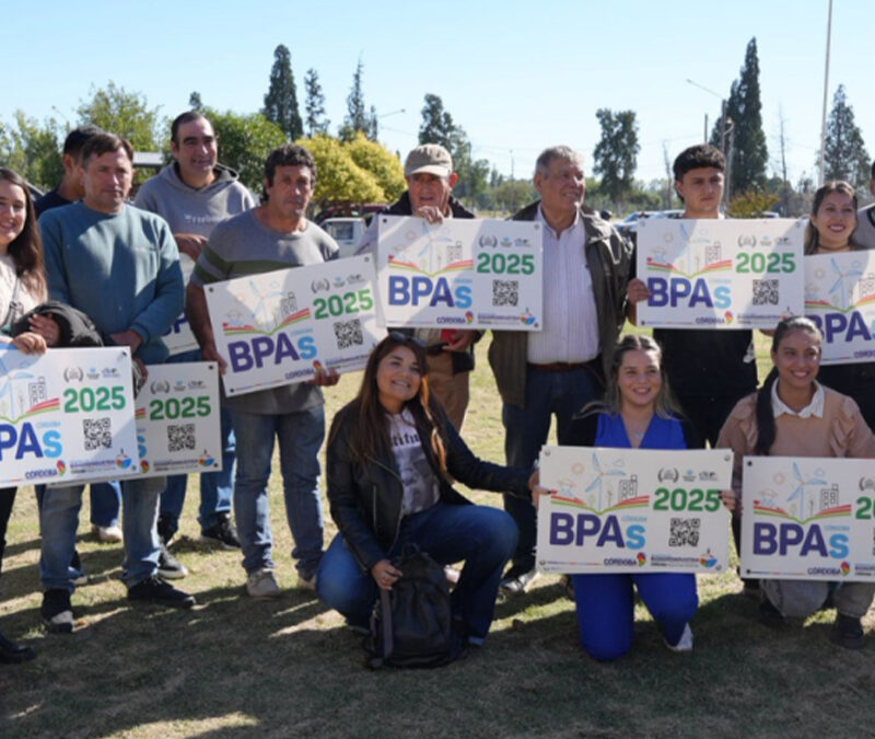Villa Dolores: Entrega de BPAs a productores y un móvil para la Patrulla Rural